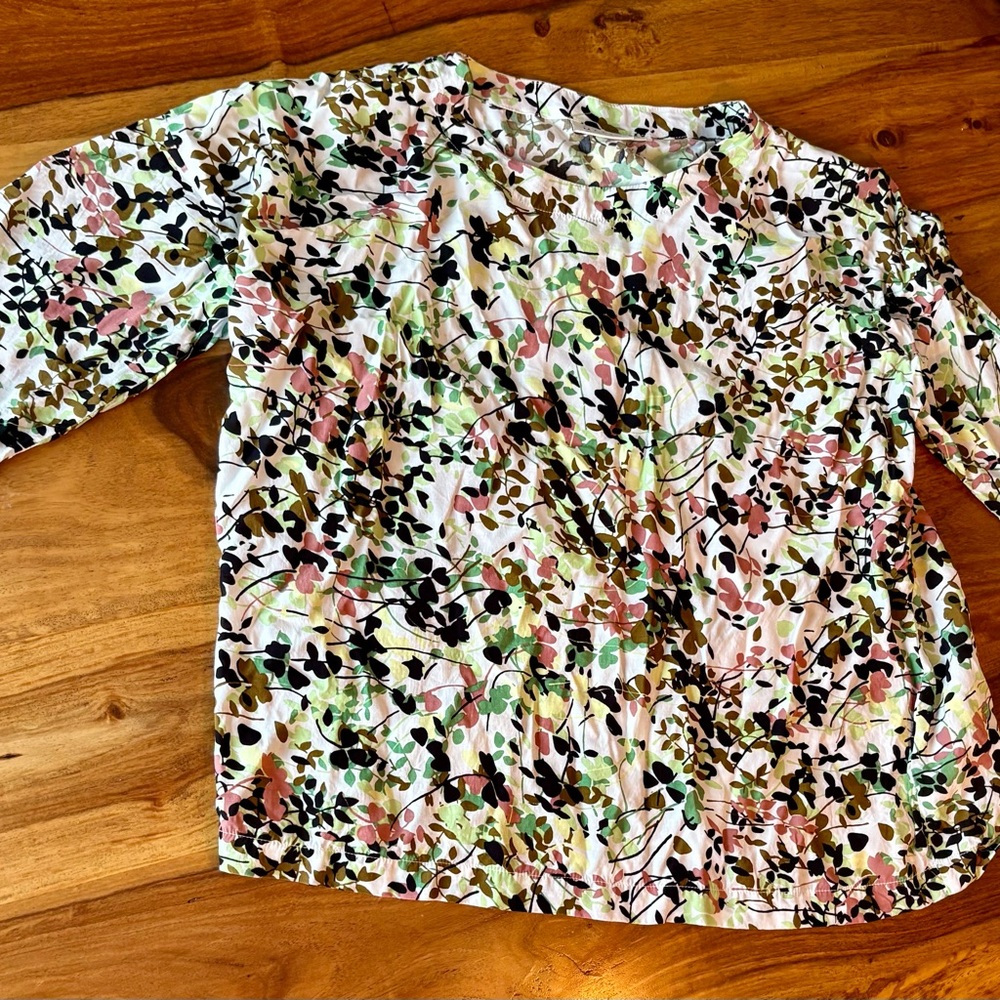 Elegant Multicolor Floral Women's Blouse (Photo doesn’t do the piece justice 🫠)
